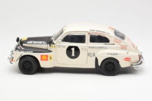 Volvo PV 544 Rally Revell 1:18 8922 Metal - imagem 4 de 8