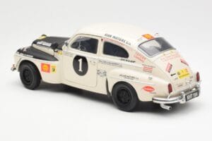 Volvo PV 544 Rally Revell 1:18 8922 Metal - imagem 7 de 8