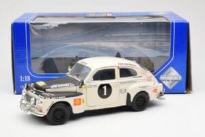 Volvo PV 544 Rally Revell 1:18 8922 Metal - imagem 8 de 8