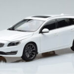Volvo V60 D3 Crystal Branco FAW 1:18
