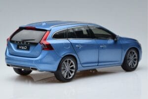 Volvo V60 D3 Power Azul FAW 1:18 9430839 Metal - imagem 3 de 7