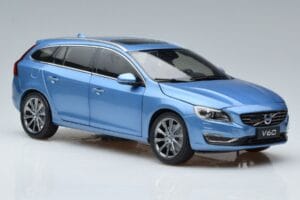 Volvo V60 D3 Power Azul FAW 1:18 9430839 Metal - imagem 5 de 7