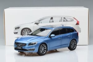 Volvo V60 D3 Power Azul FAW 1:18 9430839 Metal - imagem 7 de 7