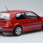 Volkswagen Golf Mk4 Vermelho Norev 1:18 - image 3 of 7
