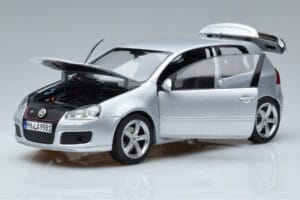 Volkswagen Golf GTI Mk5 Pirelli Edition Prateado Norev 1:18 188425 Metal - imagem 2 de 7