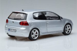 Volkswagen Golf GTI Mk5 Pirelli Edition Prateado Norev 1:18 188425 Metal - imagem 3 de 7