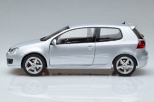 Volkswagen Golf GTI Mk5 Pirelli Edition Prateado Norev 1:18 188425 Metal - imagem 4 de 7