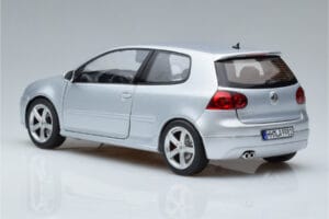 Volkswagen Golf GTI Mk5 Pirelli Edition Prateado Norev 1:18 188425 Metal - imagem 6 de 7