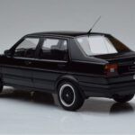 Volkswagen Jetta Mk2 Preto Otto 1:18 - image 5 of 6