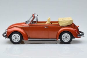 Volkswagen Beetle 1303 Cabriolet Laranja Norev 1:18 188526 Metal - imagem 3 de 6