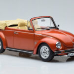 Volkswagen Beetle 1303 Cabriolet Laranja Norev 1:18 - image 4 of 6