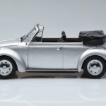 Volkswagen Beetle 1303 Cabriolet Prateado Norev 1:18 - image 3 of 6