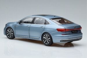 Volkswagen Passat B8 Azul FAW 1:18 ZVF000003A Metal - imagem 6 de 7