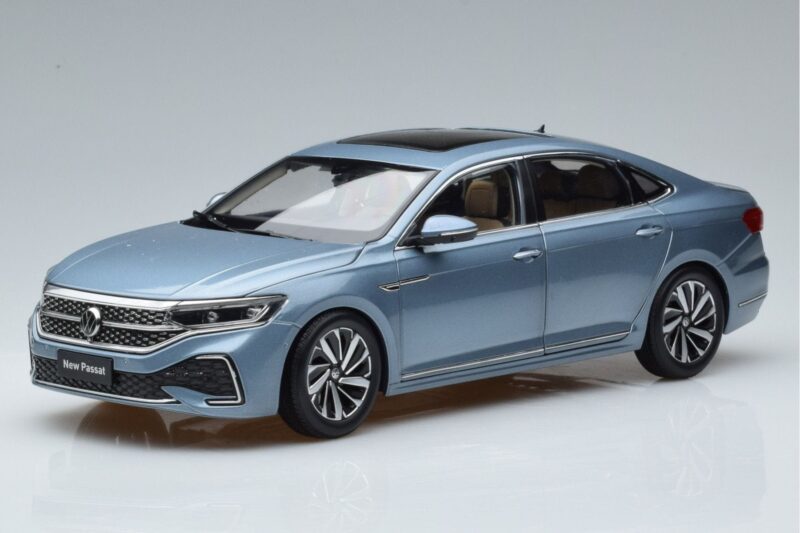 Volkswagen Passat B8 Azul FAW 1:18 ZVF000003A Metal