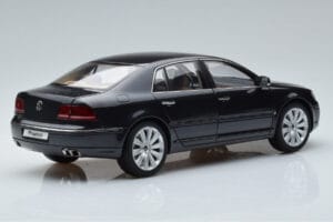 Volkswagen Phaeton V6 Mazeppa Cinzento Kyosho 1:18 08831MBK Metal - imagem 3 de 9