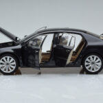 Volkswagen Phaeton V6 Mazeppa Cinzento Kyosho 1:18 - image 4 of 9