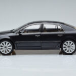 Volkswagen Phaeton V6 Mazeppa Cinzento Kyosho 1:18 - image 5 of 9