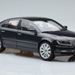Volkswagen Phaeton V6 Mazeppa Cinzento Kyosho 1:18 - image 6 of 9