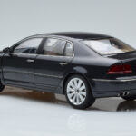 Volkswagen Phaeton V6 Mazeppa Cinzento Kyosho 1:18 - image 7 of 9