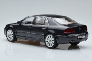 Volkswagen Phaeton V6 Mazeppa Cinzento Kyosho 1:18 08831MBK Metal - imagem 7 de 9