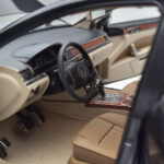 Volkswagen Phaeton V6 Mazeppa Cinzento Kyosho 1:18 - image 8 of 9