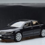Volkswagen Phaeton V6 Mazeppa Cinzento Kyosho 1:18 - image 9 of 9