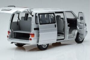 Volkswagen T4b Transporter Caravelle Minibus Schuco 1:18 450041500 Metal - imagem 2 de 8
