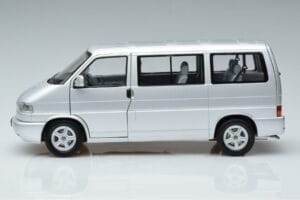 Volkswagen T4b Transporter Caravelle Minibus Schuco 1:18 450041500 Metal - imagem 5 de 8