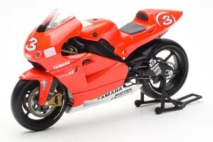 Yamaha YZR-M1 Marlboro Yamaha Team #3 M. Biaggi MotoGP 2002 Minichamps 1:12 122026303 Metal - imagem 2 de 4