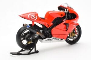 Yamaha YZR-M1 Marlboro Yamaha Team #3 M. Biaggi MotoGP 2002 Minichamps 1:12 122026303 Metal - imagem 3 de 4