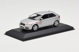 Audi A3 8P Prata Protótipo Minichamps 1:43 5010503013 Metal - imagem 2 de 4