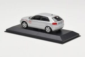 Audi A3 8P Prata Protótipo Minichamps 1:43 5010503013 Metal - imagem 3 de 4