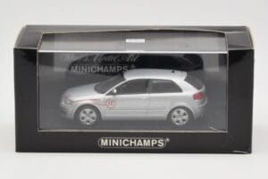 Audi A3 8P Prata Protótipo Minichamps 1:43 5010503013 Metal - imagem 4 de 4