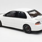 Mitsubishi Lancer Evo VIII MR FQ-400 Branco Otto 1:18 - image 5 of 6