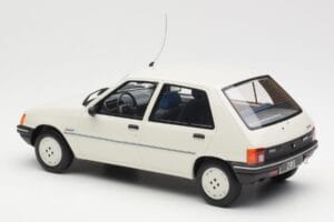 Peugeot 205 Junior Branco Otto 1:18 OT463 Resina - imagem 5 de 6