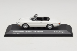 Alfa Romeo 1750 Spider Veloce Branco Minichamps 1:43 400120530 Metal