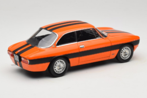Alfa Romeo 2000 GTV Laranja Norev 1:18 187918 Metal - imagem 3 de 8