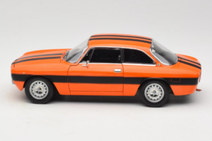 Alfa Romeo 2000 GTV Laranja Norev 1:18 187918 Metal - imagem 4 de 8