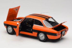 Alfa Romeo 2000 GTV Laranja Norev 1:18 187918 Metal - imagem 5 de 8