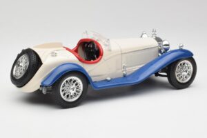 Alfa Romeo 2300 Spider Branco & Azul Bburago 1:18 3008-M1 Metal - imagem 2 de 6