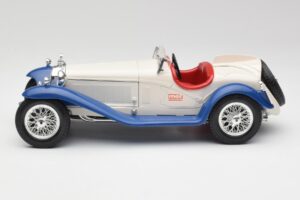 Alfa Romeo 2300 Spider Branco & Azul Bburago 1:18 3008-M1 Metal - imagem 3 de 6