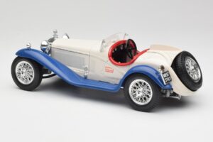 Alfa Romeo 2300 Spider Branco & Azul Bburago 1:18 3008-M1 Metal - imagem 5 de 6