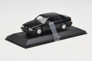 Alfa Romeo 75 3.0 V6 Preto Minichamps 1:43 403120463 Metal - imagem 2 de 4