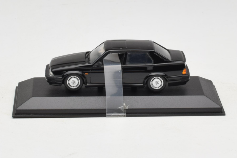 Alfa Romeo 75 3.0 V6 Preto Minichamps 1:43 403120463 Metal
