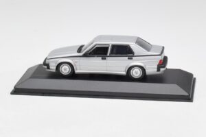 Alfa Romeo 75 3.0 V6 Prata Minichamps 1:43 400120461 Metal