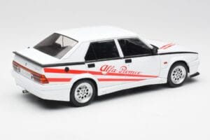 Alfa Romeo 75 Turbo Evoluzione Branco MCG 1:18 MCG18430 Metal - imagem 2 de 6