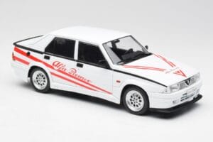Alfa Romeo 75 Turbo Evoluzione Branco MCG 1:18 MCG18430 Metal - imagem 4 de 6