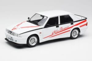 Alfa Romeo 75 Turbo Evoluzione Branco MCG 1:18 MCG18430 Metal