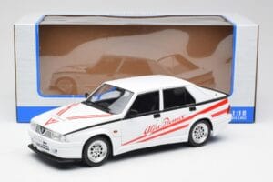 Alfa Romeo 75 Turbo Evoluzione Branco MCG 1:18 MCG18430 Metal - imagem 6 de 6