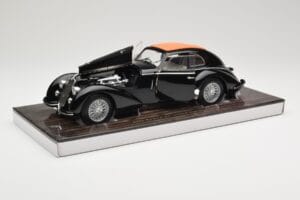 Alfa Romeo 8C 2900B Lungo Preto Minichamps 1:18 100120421 Metal - imagem 2 de 8